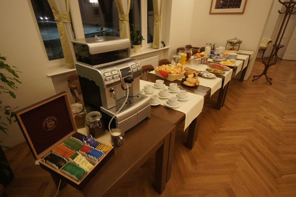 Hotel Pod Zelenym Dubem โบฮูมิน ภายนอก รูปภาพ