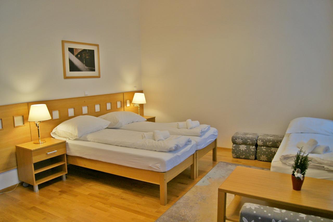 Hotel Pod Zelenym Dubem โบฮูมิน ภายนอก รูปภาพ